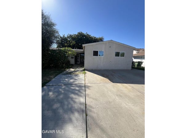 6929 Calvin Avenue, Reseda, CA 91335