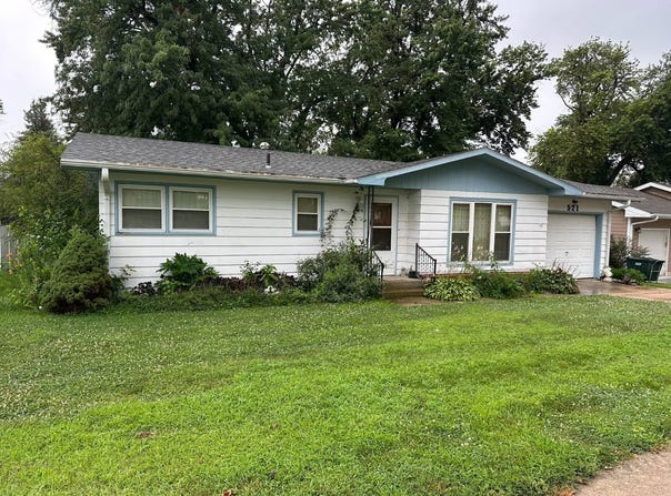 521 Charles Rd., Hebron, NE 68370