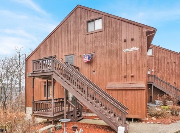 1 Purgatory Ct, Vernon Twp., NJ 07462-5511