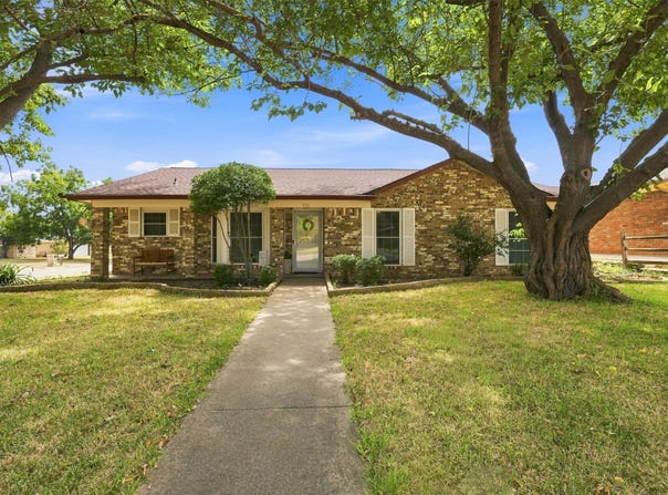 216 Old Hickory Drive, Irving, TX 75060