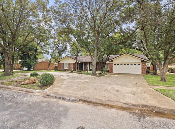 1202 E Tate Street, Brownfield, TX 79316
