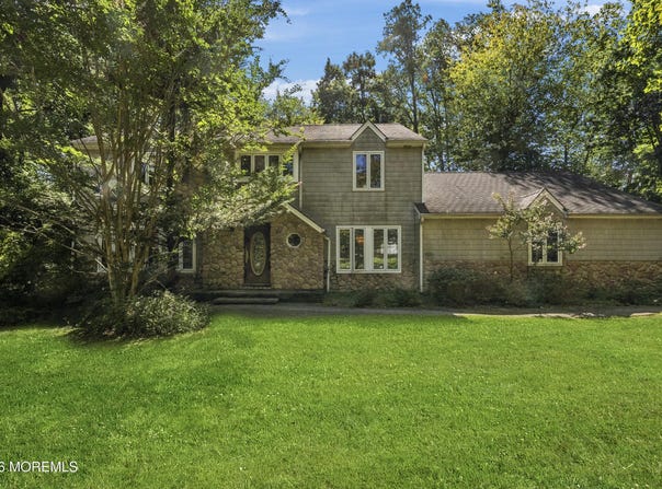 4 Clark Way, Holmdel, NJ 07733