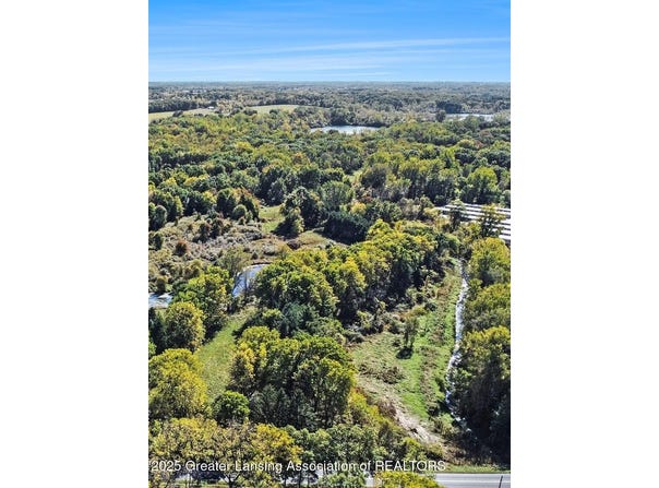 E Round Lake Road, DeWitt, MI 48820
