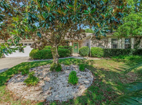 2034 Bayou Dr, Navarre, FL 32566