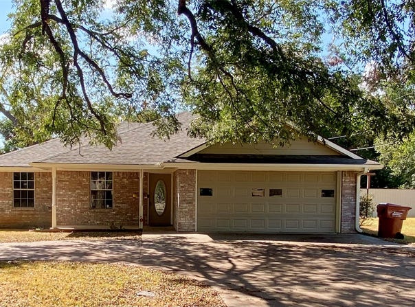 805 Lynn Street, Bonham, TX 75418
