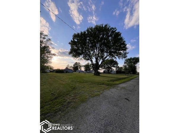 310 W Stanton, Russell, IA 50238