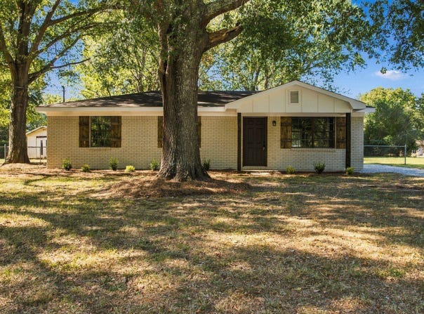 108 N Forest Dr, Killen, AL 35645