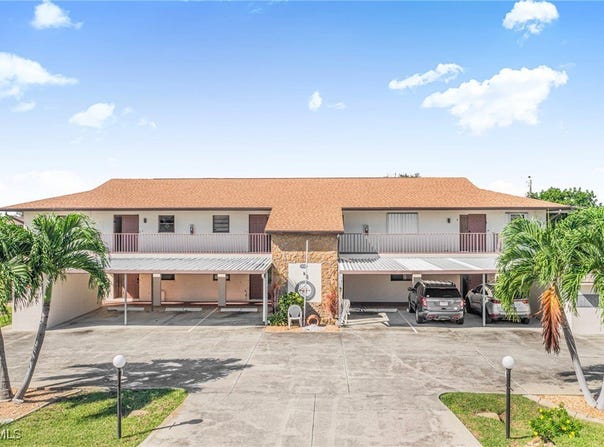 3720 SE 10th Avenue, Cape Coral, FL 33904
