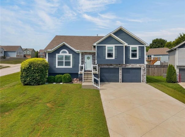 10006 E 212th Street, Peculiar, MO 64078