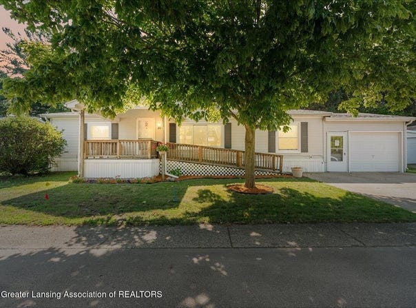 20 Hawthorne Lane, Mason, MI 48854