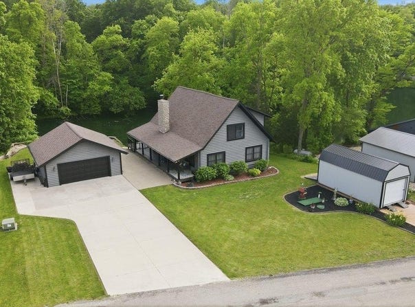 106 Orchard Drive, Denver, IA 50622