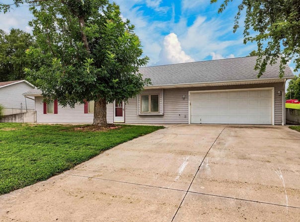 800 Banner RD, Holton, KS 66436