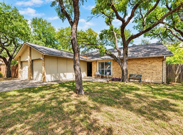 8808 Pineridge DR B, Austin, TX 78729