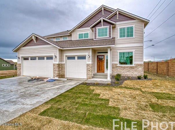 8975 BEDWELL St, Rathdrum, ID 83858