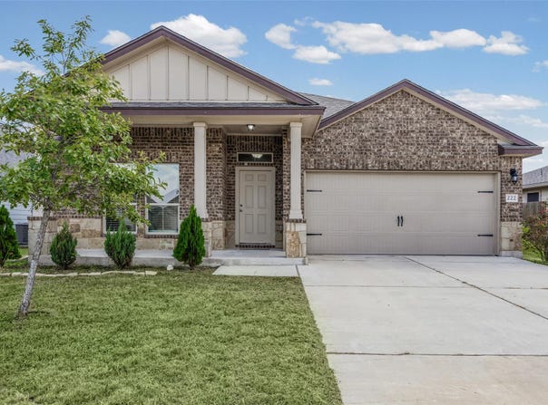 222 Reagor Dr, Taylor, TX 76574
