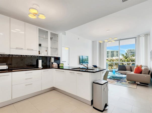 6799 Collins Ave, Miami Beach, FL 33141