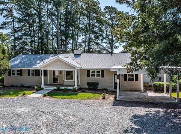 328 Bowline Road, White Stone, VA 22578