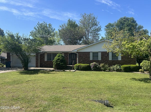 1903 Briarwood Lane, Lamar, MO 64759