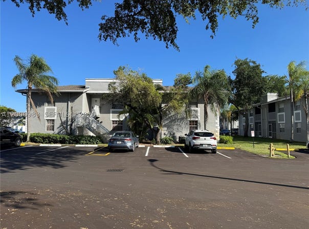 471 NE 210TH CIRCLE TER, Miami, FL 33179