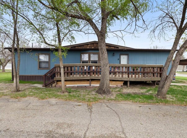 2003 6th Avenue NW, Williston, ND 58801