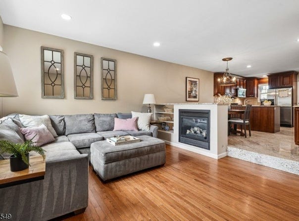 600 4Th Ave, Westfield Town, NJ 07090-1363