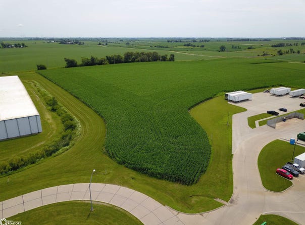 800 Blakely Circle, Grinnell, IA 50112