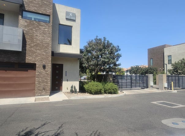 901 S SMITH Road, Tempe, AZ 85281