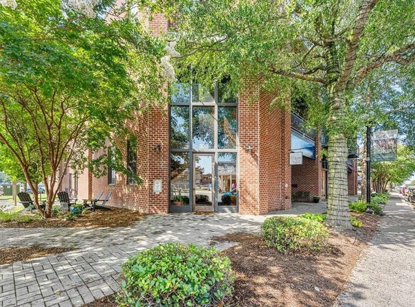 300 MASON AVE, CAPE CHARLES, VA 23310