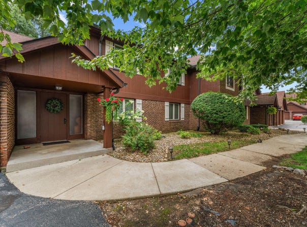 2511 E Lakeshore Drive, Crown Point, IN 46307
