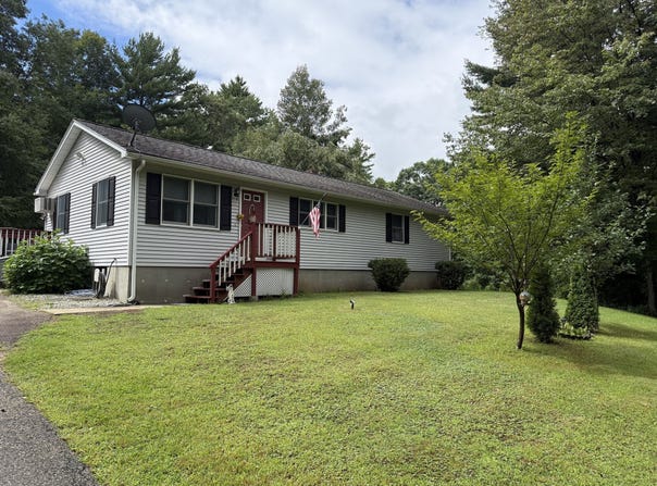 36 Leno Rd, Holland, MA 01521
