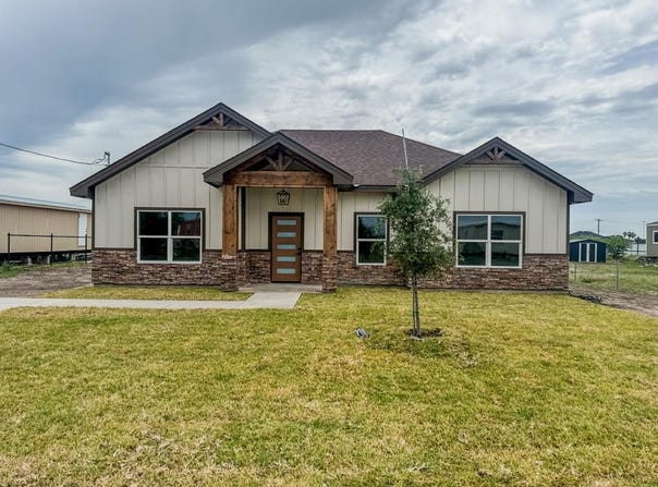 3918 Rancho Clayton Drive, Eagle Pass, TX 78852