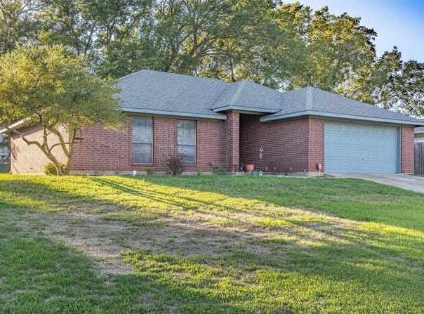 305 Ross Avenue, Denison, TX 75020