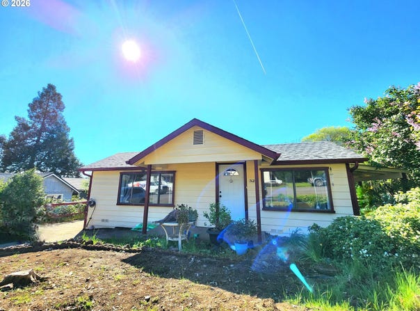 328 E FIFTH Ave, Sutherlin, OR 97479