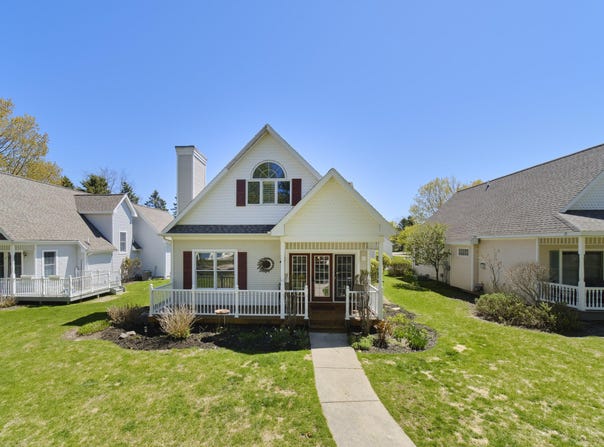 10 Cottage Lane, Manistee, MI 49660