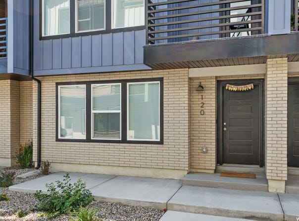 120 E ABBEVILLE Ct, Sandy, UT 84070