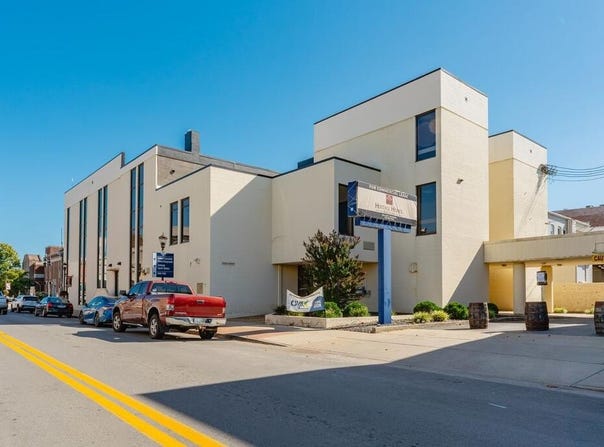 1 S Main Street, Madisonville, KY 42431