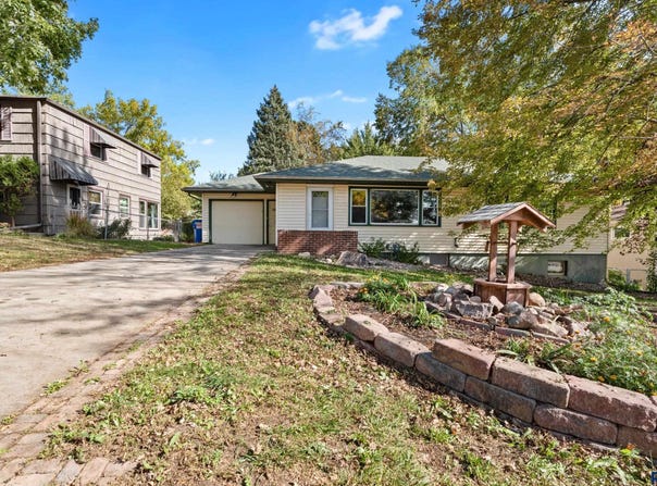 2616 S Center Ave, Sioux Falls, SD 57105