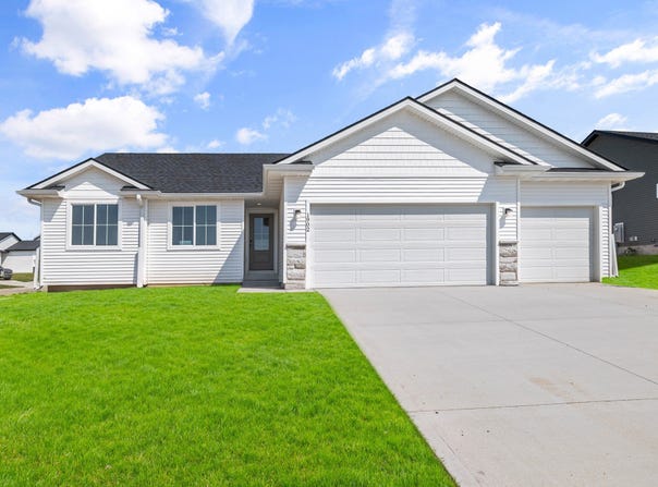 1902 E Clinton Place, Indianola, IA 50125