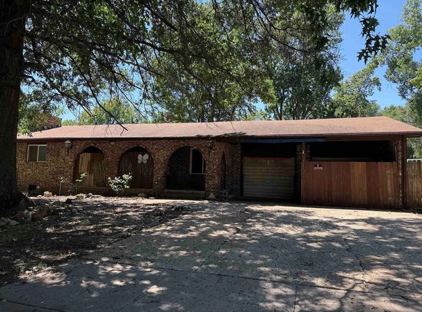 1319 Joyce St, El Dorado, KS 67042