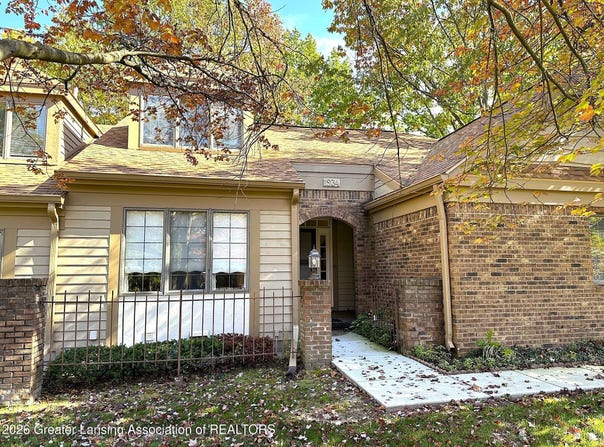 1934 Danbury W, Okemos, MI 48864