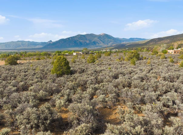 Calle Cuervo, Taos, NM 87571