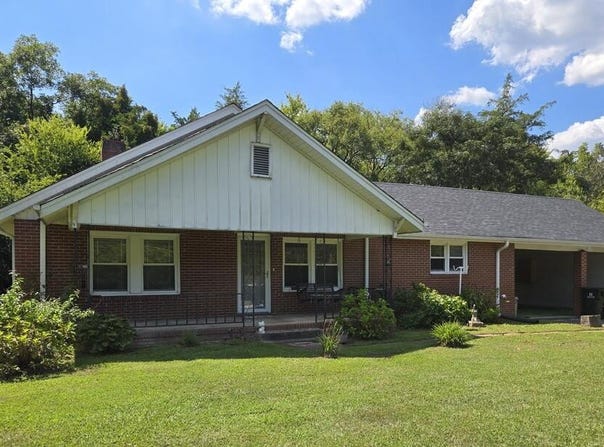 1228 S Main St, Abbeville, SC 29620