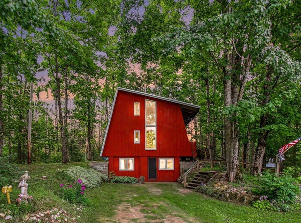 850 Magee Road, Boyne Falls, MI 49713