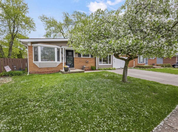 3914 Edgeland Avenue, Royal Oak, MI 48073