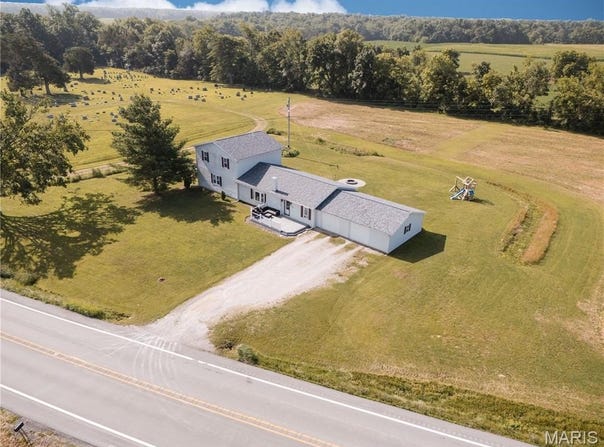 21710 State Route 15, Nashville, IL 62263