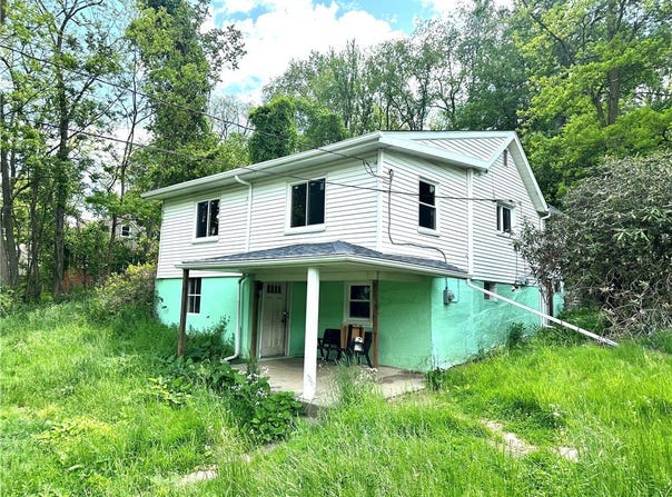 572 Alberts Dr, Monessen, PA 15062