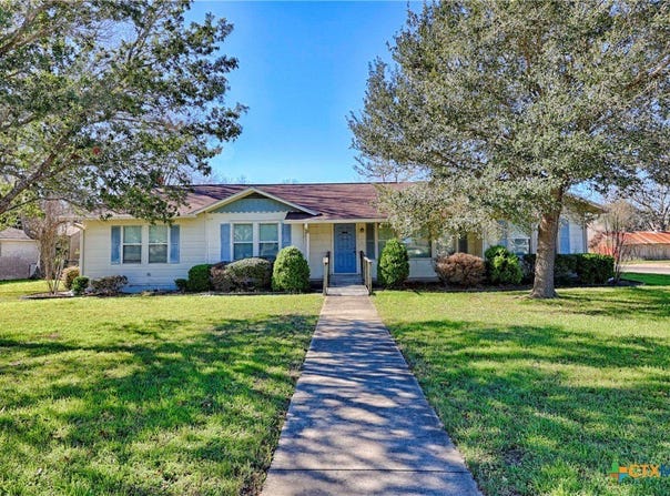 122 Ave E, Shiner, TX 77984