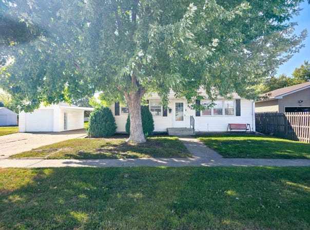 908 S 9th St, Norfolk, NE 68701-5867