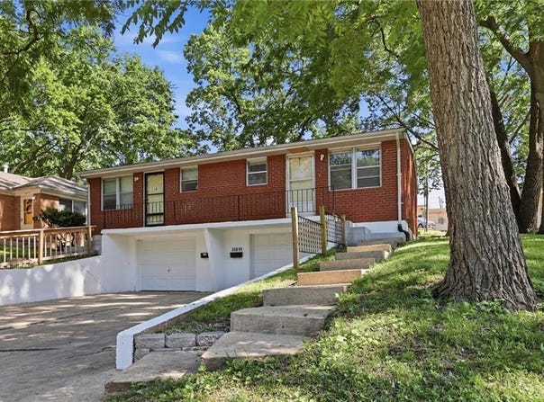 10819 E Westport Road, Independence, MO 64052