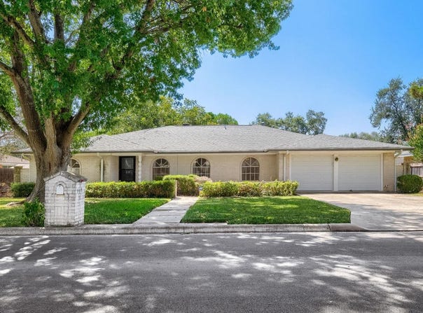 6018 Woodwick Dr, Windcrest, TX 78239